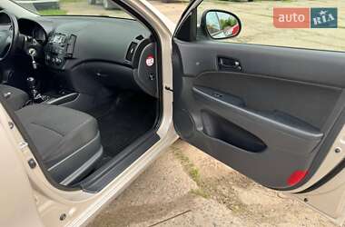 Хэтчбек Hyundai i30 2009 в 
