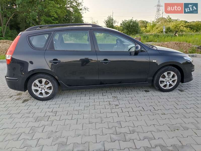 Универсал Hyundai i30 2010 в Львове
