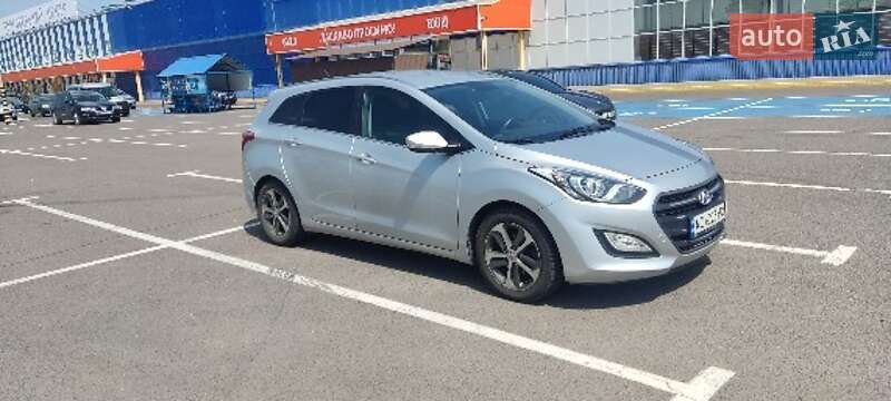 Универсал Hyundai i30 2015 в Луцке