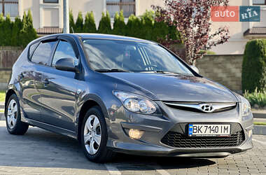 Хетчбек Hyundai i30 2011 в Рівному