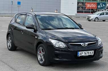 Хэтчбек Hyundai i30 2009 в 