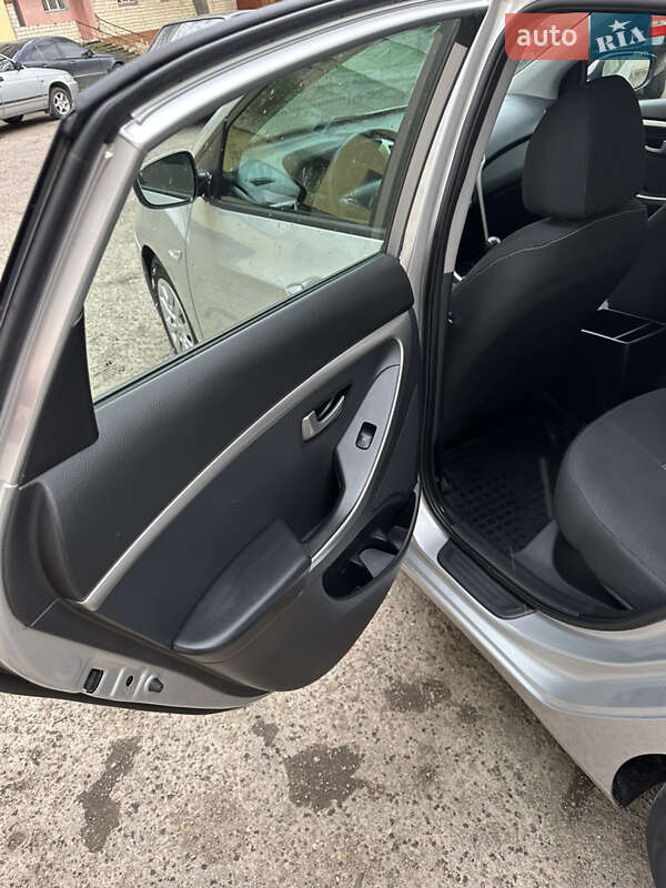 Хэтчбек Hyundai i30 2016 в Черновцах