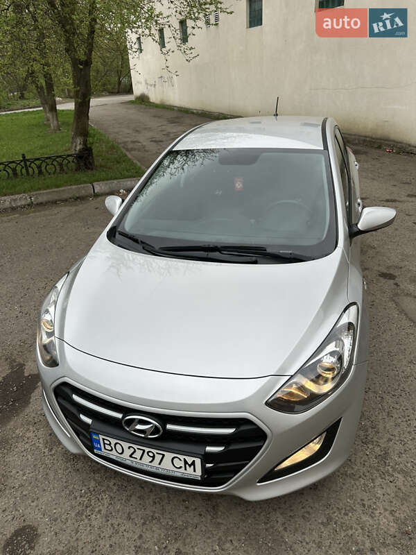 Хэтчбек Hyundai i30 2016 в Черновцах