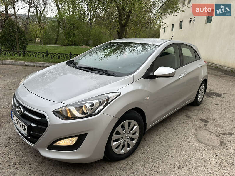 Хэтчбек Hyundai i30 2016 в Черновцах