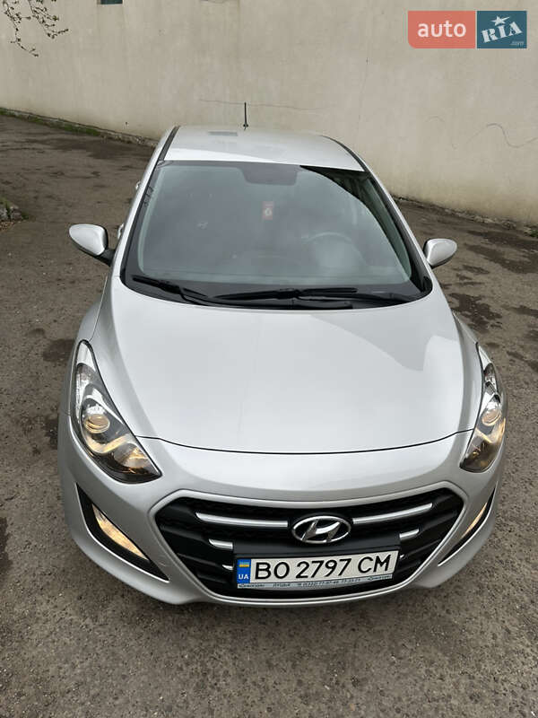 Хэтчбек Hyundai i30 2016 в Черновцах