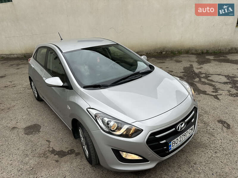 Хэтчбек Hyundai i30 2016 в Черновцах