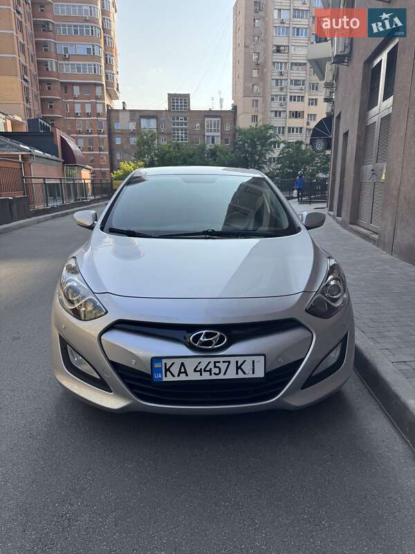 Хэтчбек Hyundai i30 2012 в Киеве