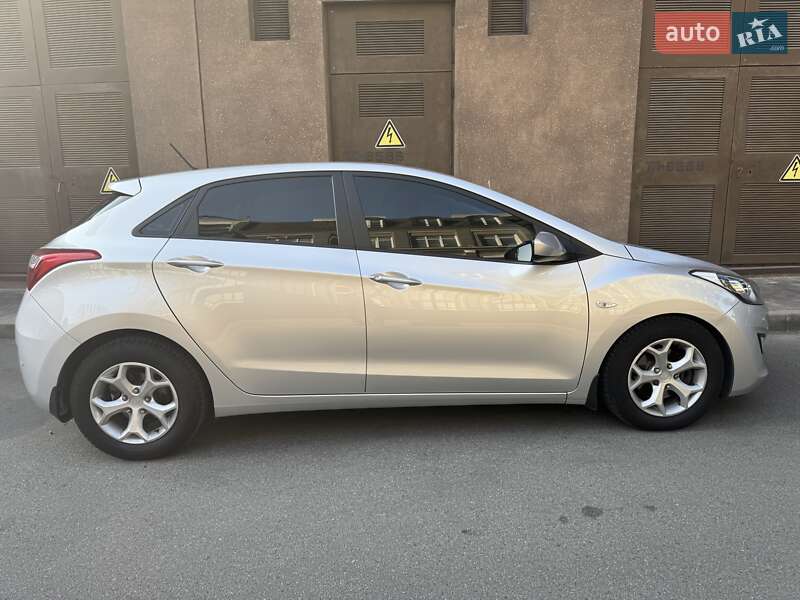 Хэтчбек Hyundai i30 2012 в Киеве