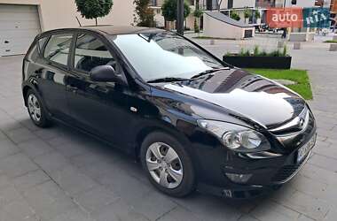 Хэтчбек Hyundai i30 2011 в Ивано-Франковске