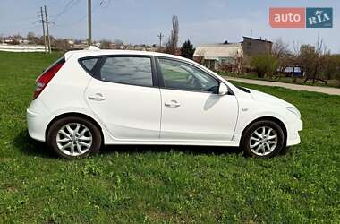 Хетчбек Hyundai i30 2012 в 