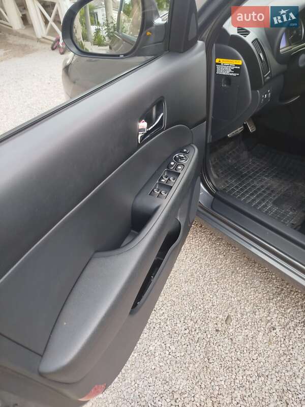 Универсал Hyundai i30 2009 в Иршаве