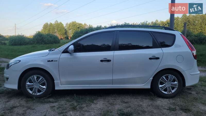 Універсал Hyundai i30 2011 в Охтирці