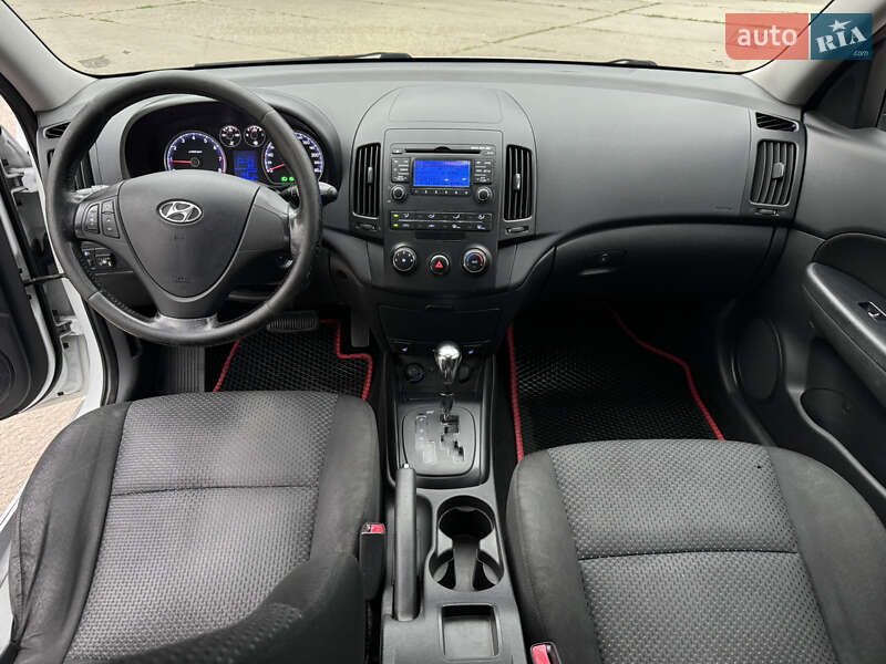 Хэтчбек Hyundai i30 2010 в Днепре