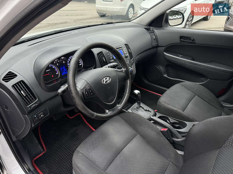 Хэтчбек Hyundai i30 2010 в Днепре