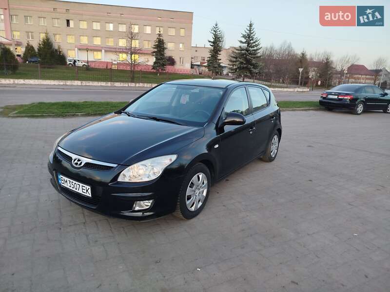 Хэтчбек Hyundai i30 2007 в Ахтырке