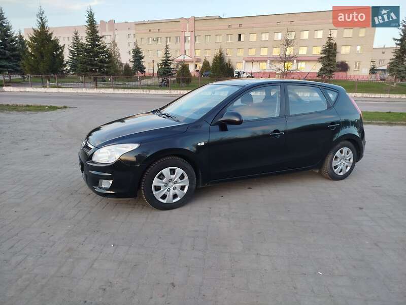 Хэтчбек Hyundai i30 2007 в Ахтырке