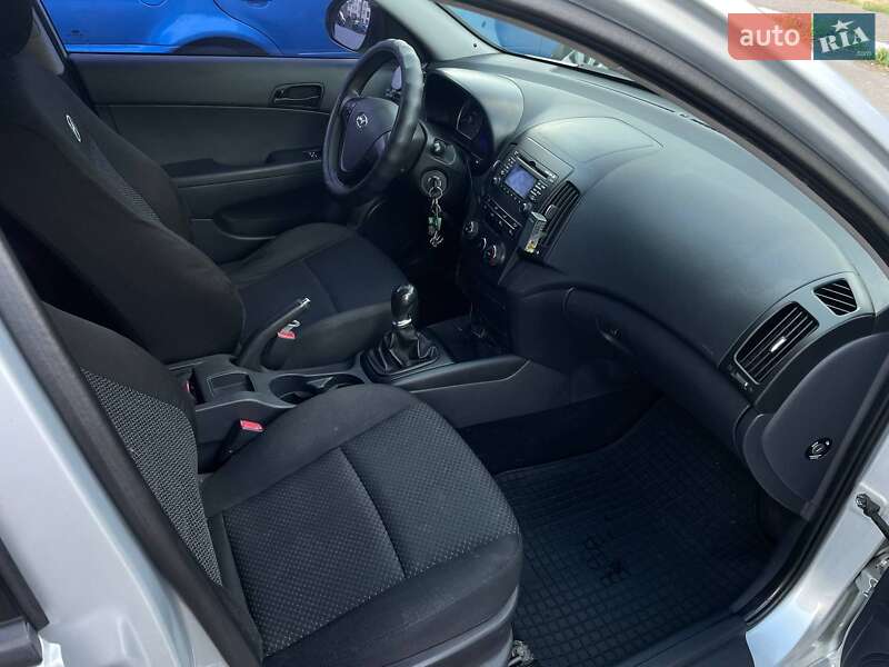 Хэтчбек Hyundai i30 2011 в Харькове