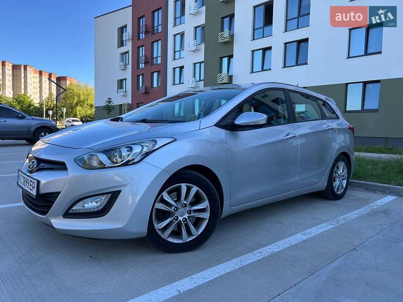 Универсал Hyundai i30 2014 в Ровно