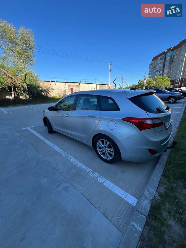 Универсал Hyundai i30 2014 в Ровно