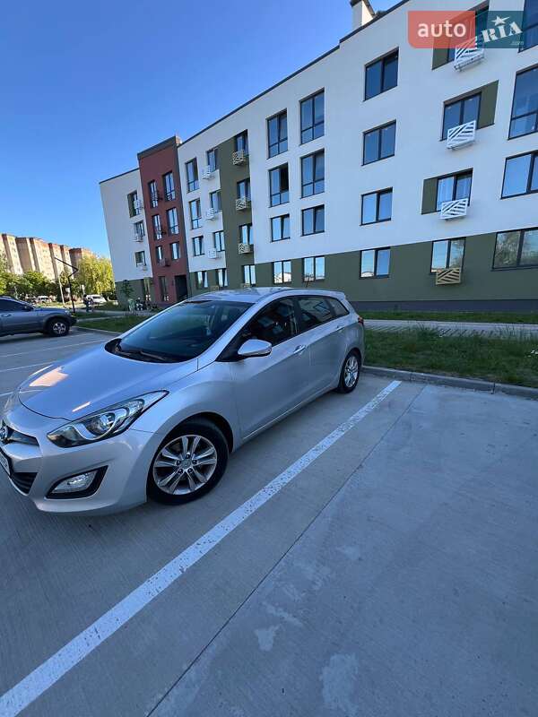 Универсал Hyundai i30 2014 в Ровно