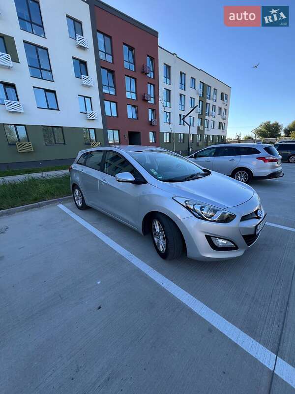 Универсал Hyundai i30 2014 в Ровно