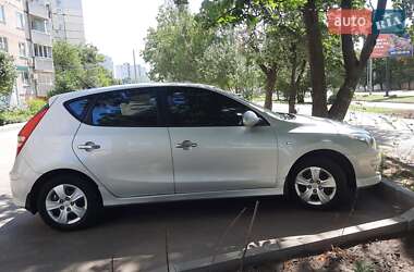 Хэтчбек Hyundai i30 2011 в 