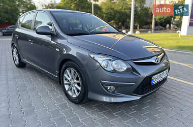 Хэтчбек Hyundai i30 2010 в 