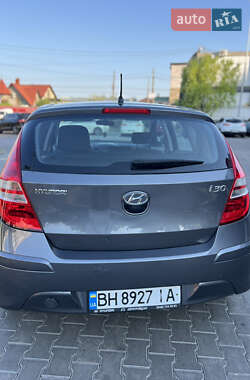 Хэтчбек Hyundai i30 2010 в 