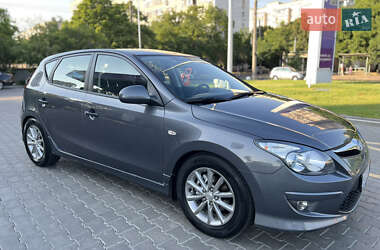 Хэтчбек Hyundai i30 2010 в 