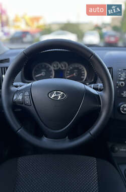 Хэтчбек Hyundai i30 2010 в 