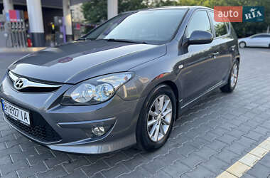 Хэтчбек Hyundai i30 2010 в 