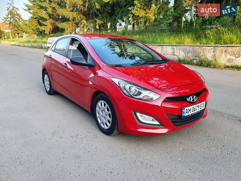 Хэтчбек Hyundai i30 2012 в Ровно