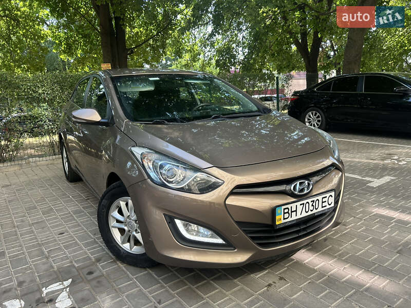 Хэтчбек Hyundai i30 2012 в 