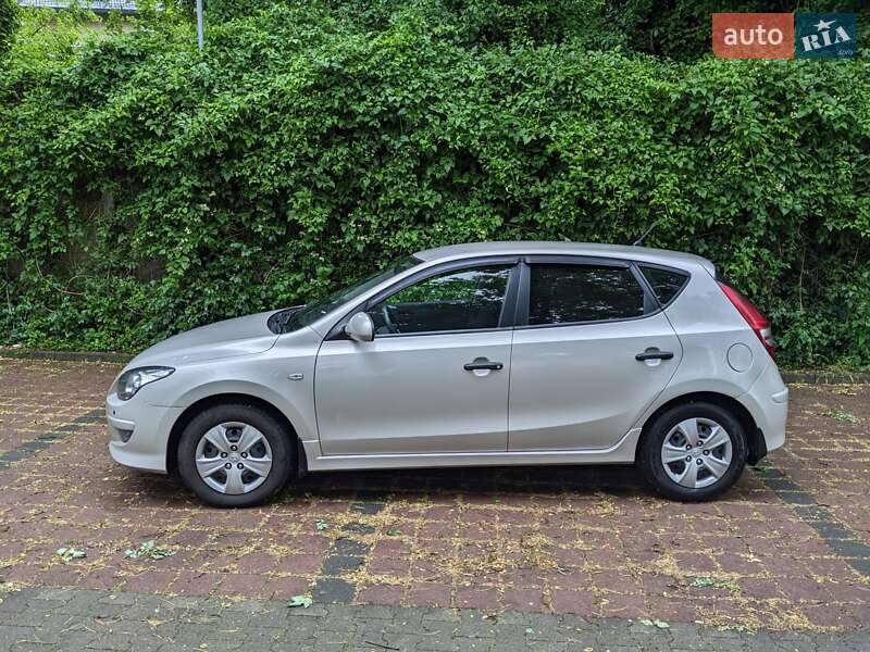 Хетчбек Hyundai i30 2011 в Києві
