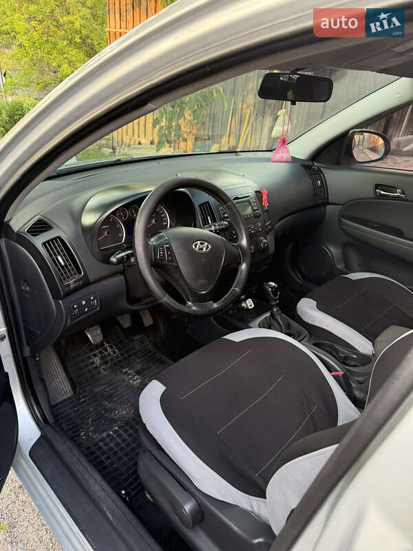 Хэтчбек Hyundai i30 2010 в Полтаве
