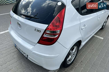 Хэтчбек Hyundai i30 2010 в 