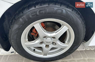 Хэтчбек Hyundai i30 2010 в 