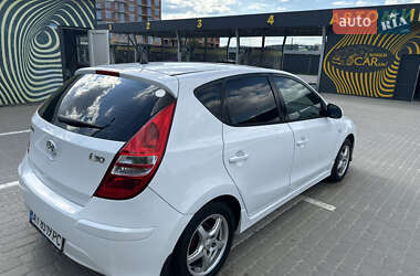 Хэтчбек Hyundai i30 2010 в 