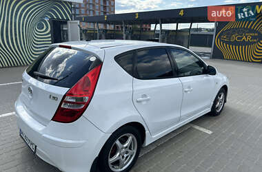 Хэтчбек Hyundai i30 2010 в 