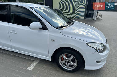 Хэтчбек Hyundai i30 2010 в 