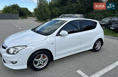 Хэтчбек Hyundai i30 2010 в 