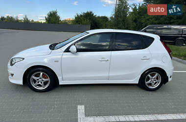 Хэтчбек Hyundai i30 2010 в 