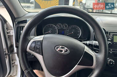 Хэтчбек Hyundai i30 2010 в 