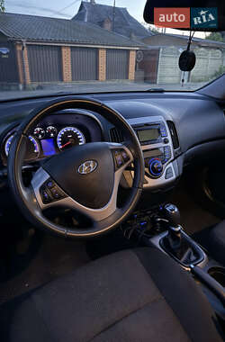 Хэтчбек Hyundai i30 2011 в 