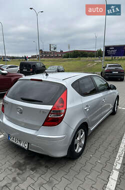 Хэтчбек Hyundai i30 2011 в 