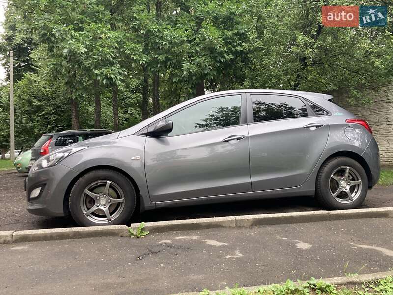 Хэтчбек Hyundai i30 2012 в Киеве