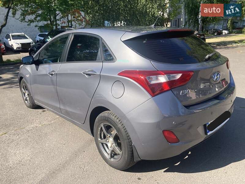 Хэтчбек Hyundai i30 2012 в Киеве