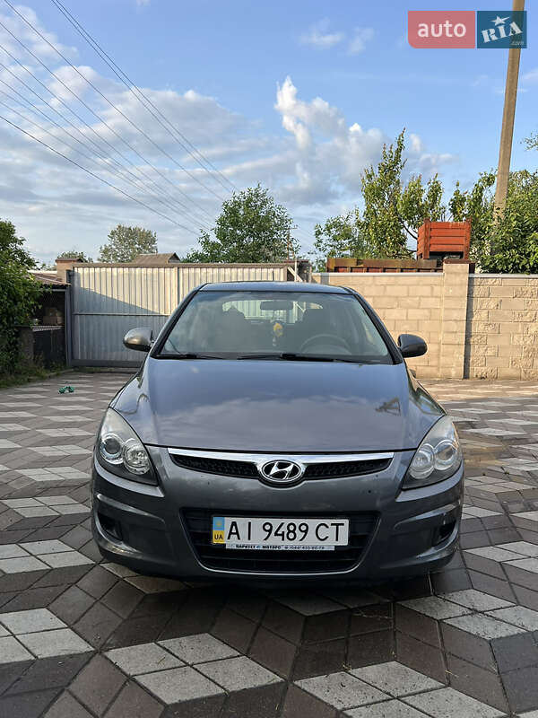 Хэтчбек Hyundai i30 2010 в Березане