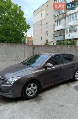 Хетчбек Hyundai i30 2011 в 