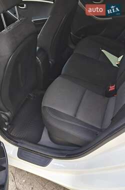 Хетчбек Hyundai i30 2012 в 